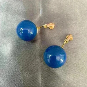 Vintage gold tone w/Sapphire colored sphere accents clip-on earrings